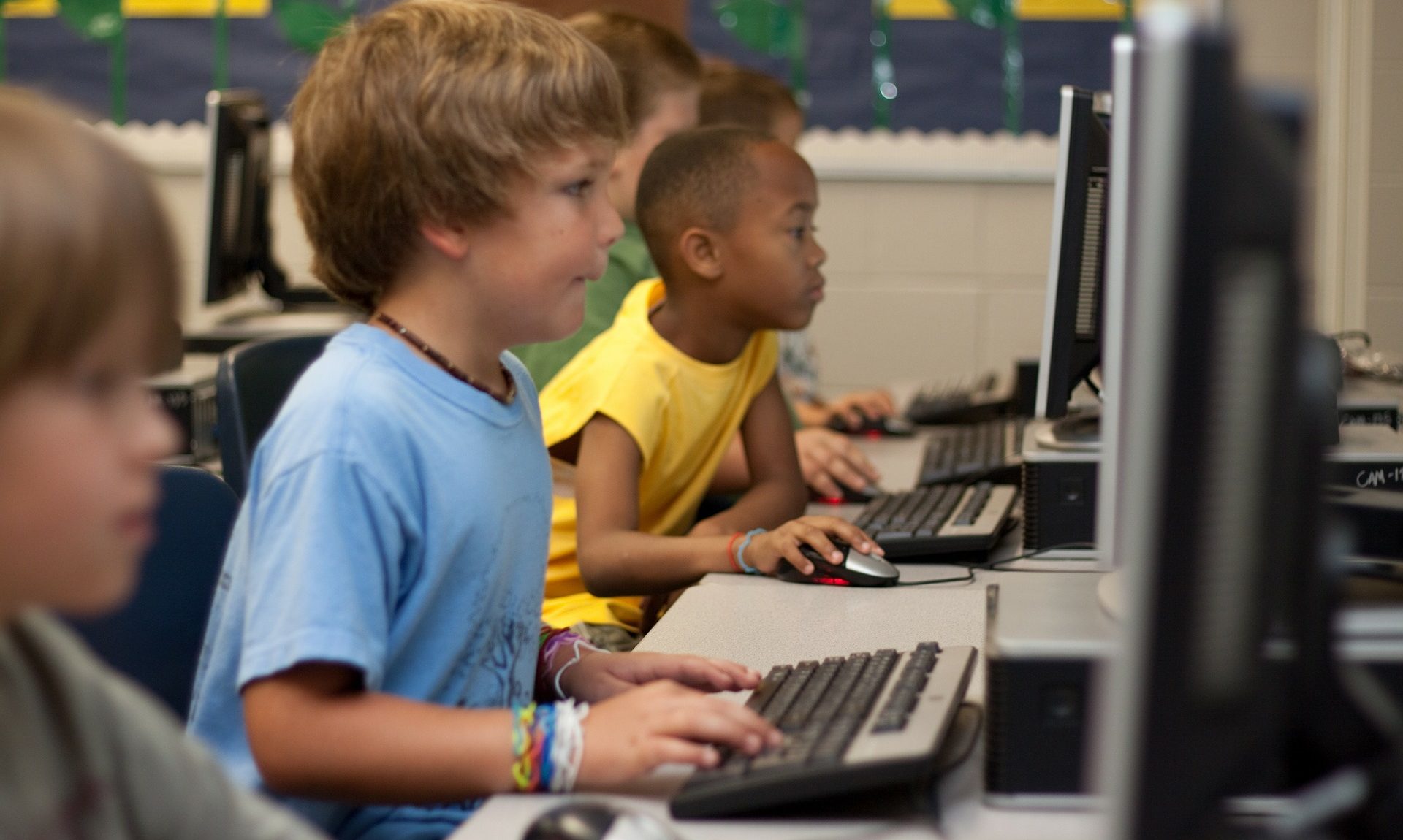 cropped-students-99506_1920-1.jpg