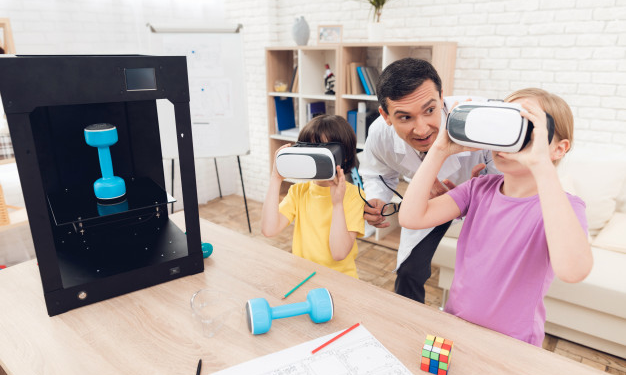 cropped-Screenshot_2019-11-18-As-crianças-olham-para-os-óculos-de-realidade-virtual-durante-a-aula-.png